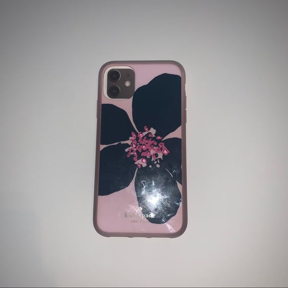 SOLD Kate Spade grand flora case for iPhone 11 - Picture 2 of 6